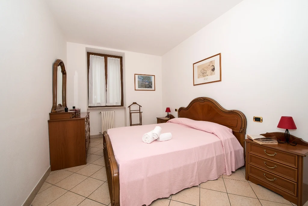 One-Bedroom Apartment with Rear View