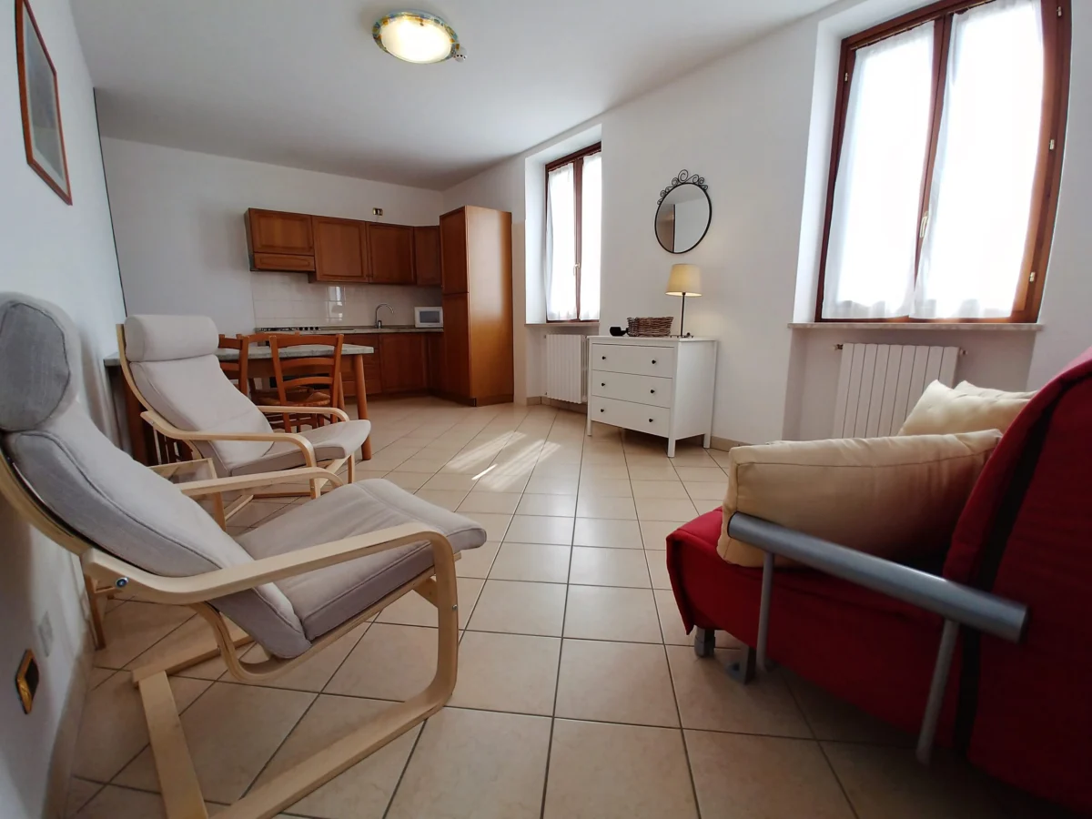 One-Bedroom Apartment with Rear View